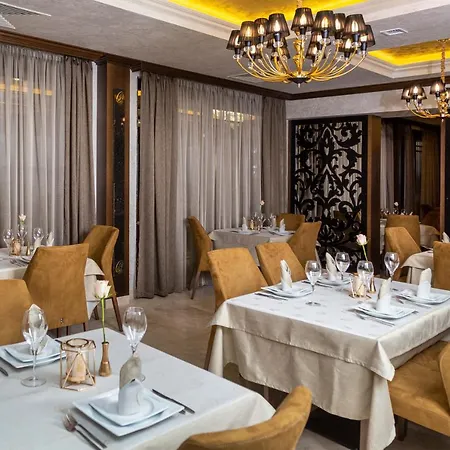 Hotel Onyx - Free Parking & Access 4*