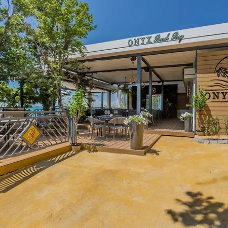 Onyx - Free Parking & Access
